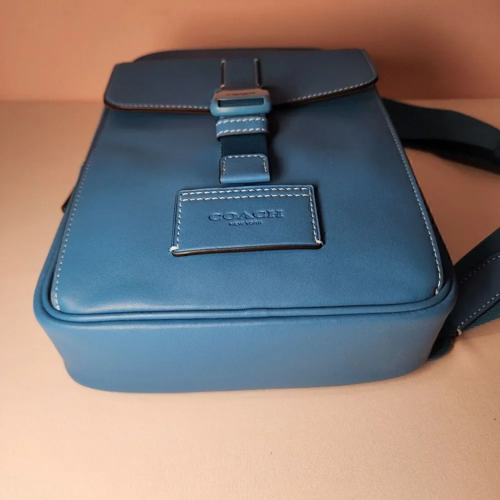 Coach track pack